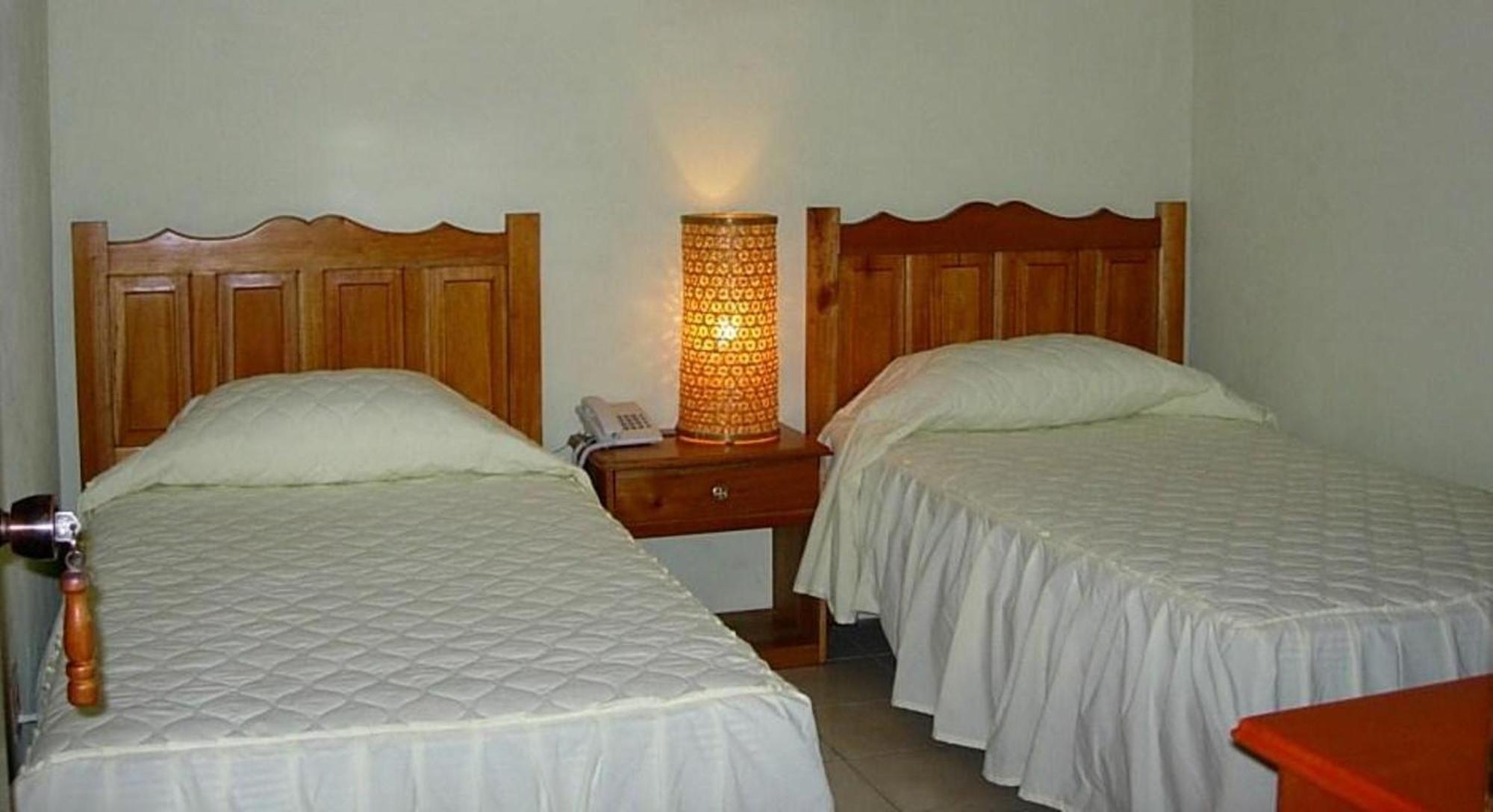 Nakum Hotel Flores Værelse billede